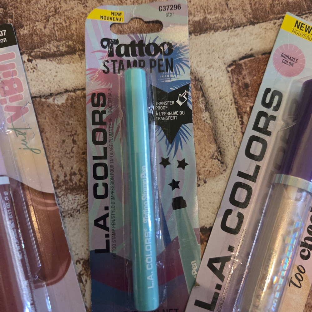 L.A. Colors Makeup Bundle - Picture 3 of 7